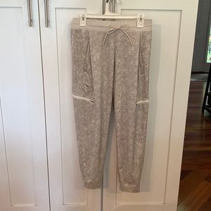 Athleta size 4P Venture printed pants
